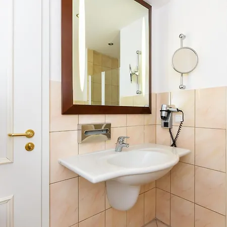 Apartment To Huus *